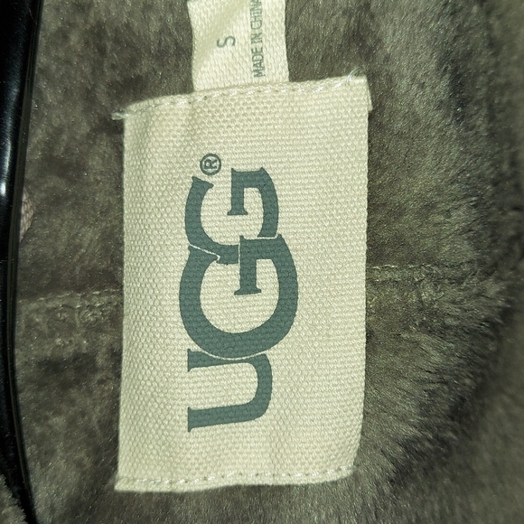 Like newAdult Small UGG brand grey women's bathrobe/lounger fleece.Side pockets. - Picture 3 of 9